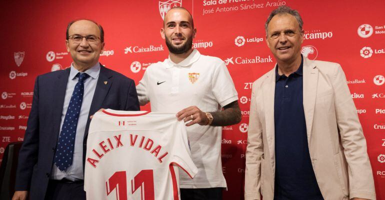 Pepe Castro y Joaquín Caparrós, durante la presentación de Aleix Vidal