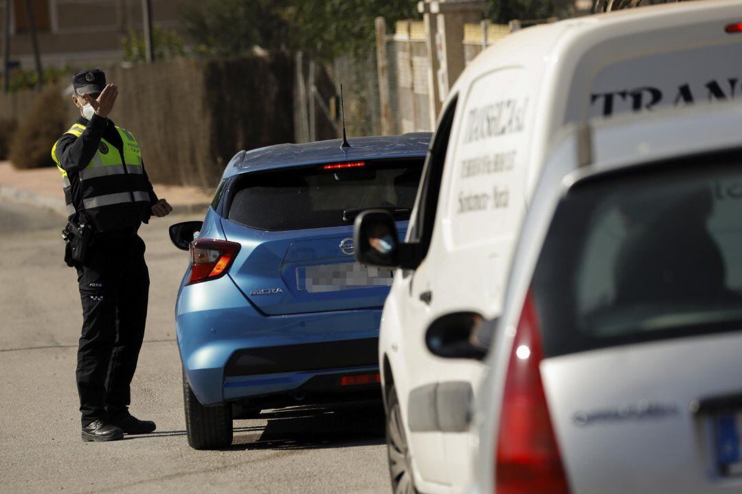 La Policía controla los cierres perimetrales de los concejos que las tienen decretadas