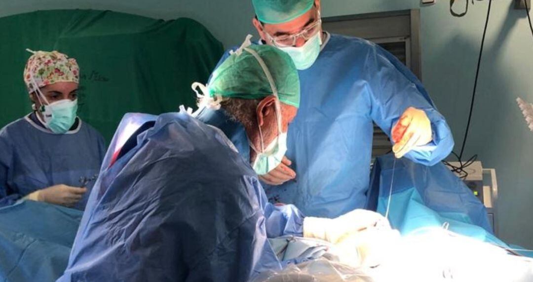 Operación de Neurocirugía en el Complejo Hospitalario de Jaén.