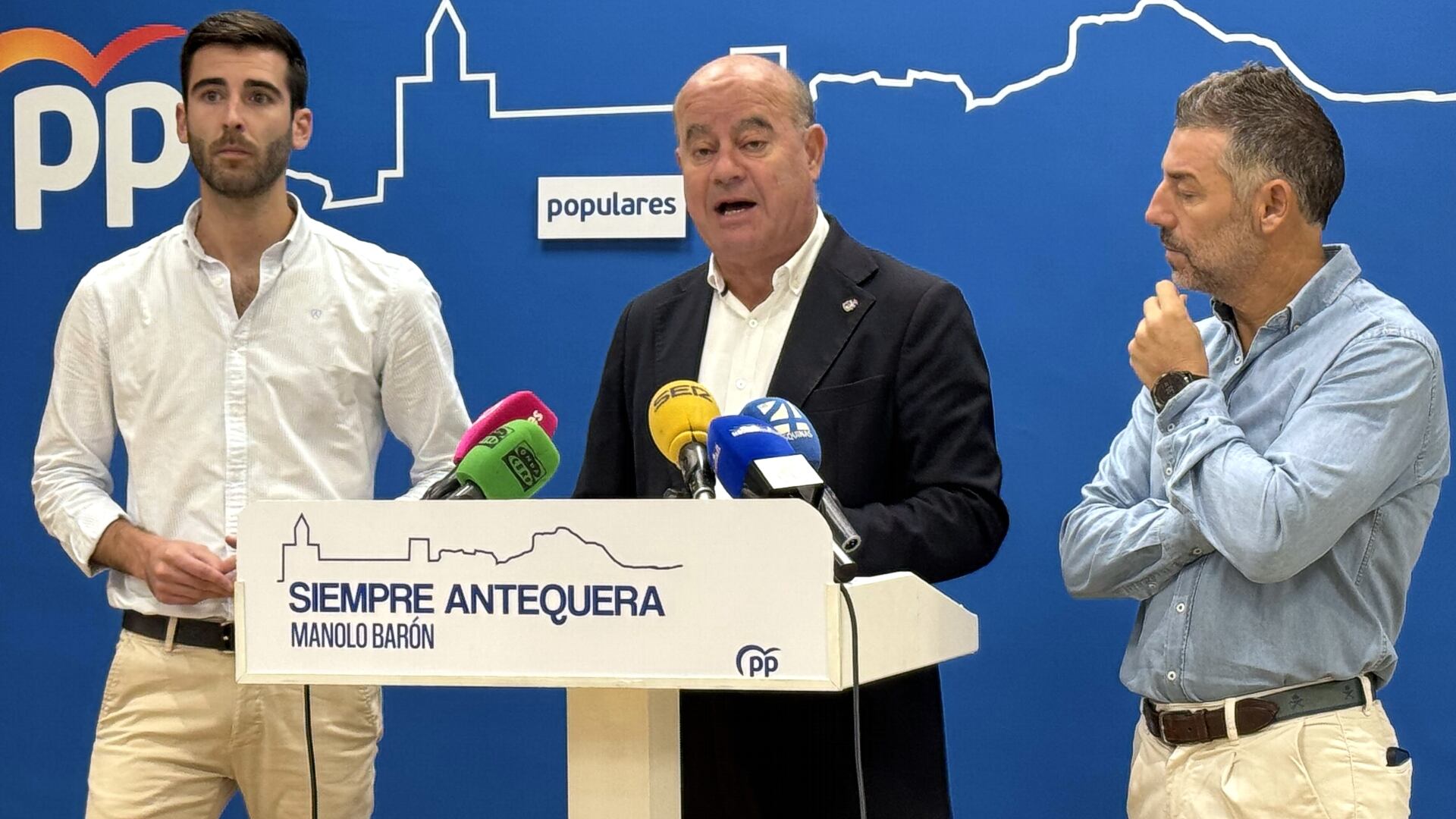 Manuel Barón en rueda de prensa en la sede del PP de Antequera