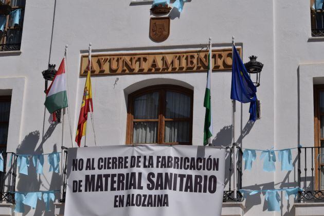 Fachada del Ayuntamiento de Alozaina (Málaga)