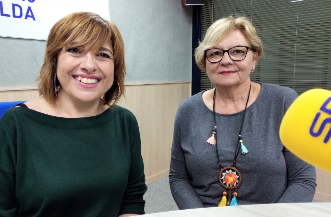 Sara Sánchez y Pepi Escolar en el estudio de Radio Elda SER