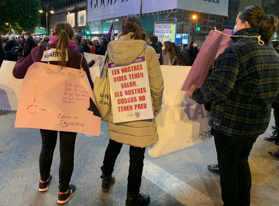 Tres manifestantes en la concentración de este jueves