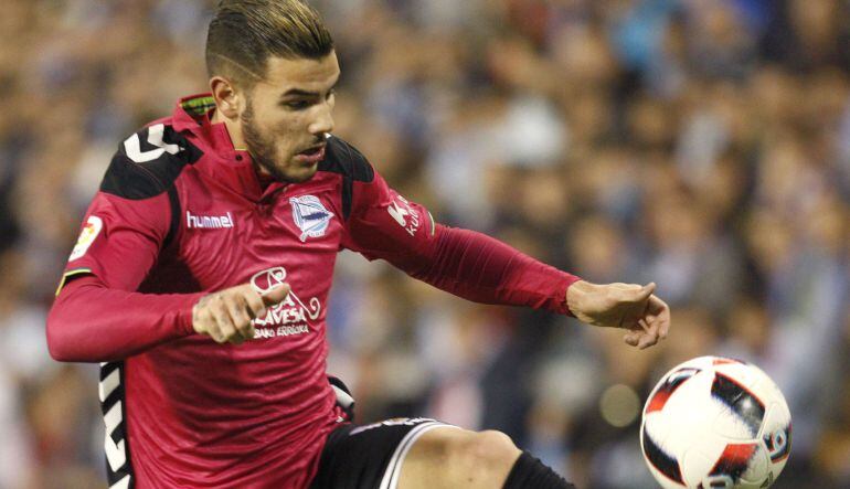 Theo Hernández durante un partido del Alavés 