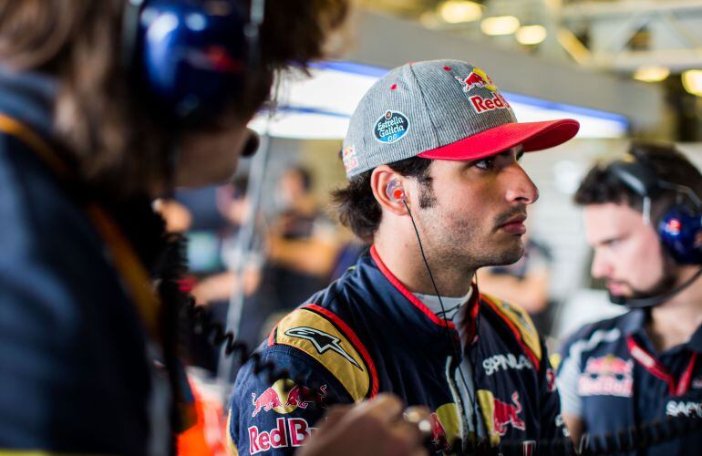 Carlos Sainz antes del Gran Premio de Yas Marina en Abu Dhabi