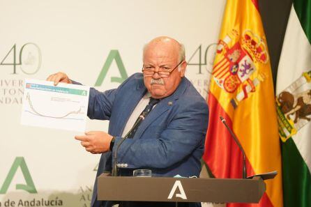 El consejero de Salud, Jesús Aguirre, durante su comparecencia