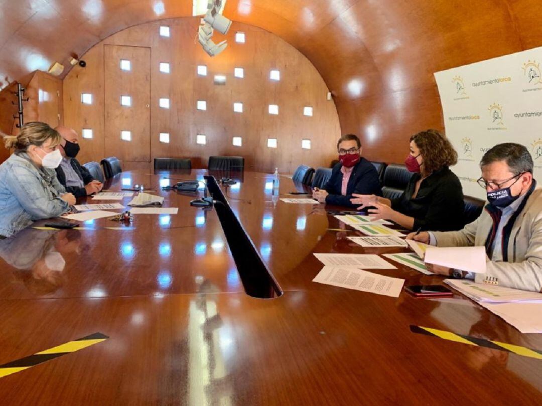 Reunión entre PSOE e IU para revisar el grado de cumplimiento del pacto de investidura de 2019