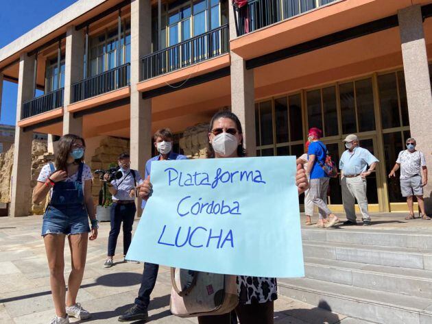 Concentración a las puertas del ayuntamiento de Córdoba