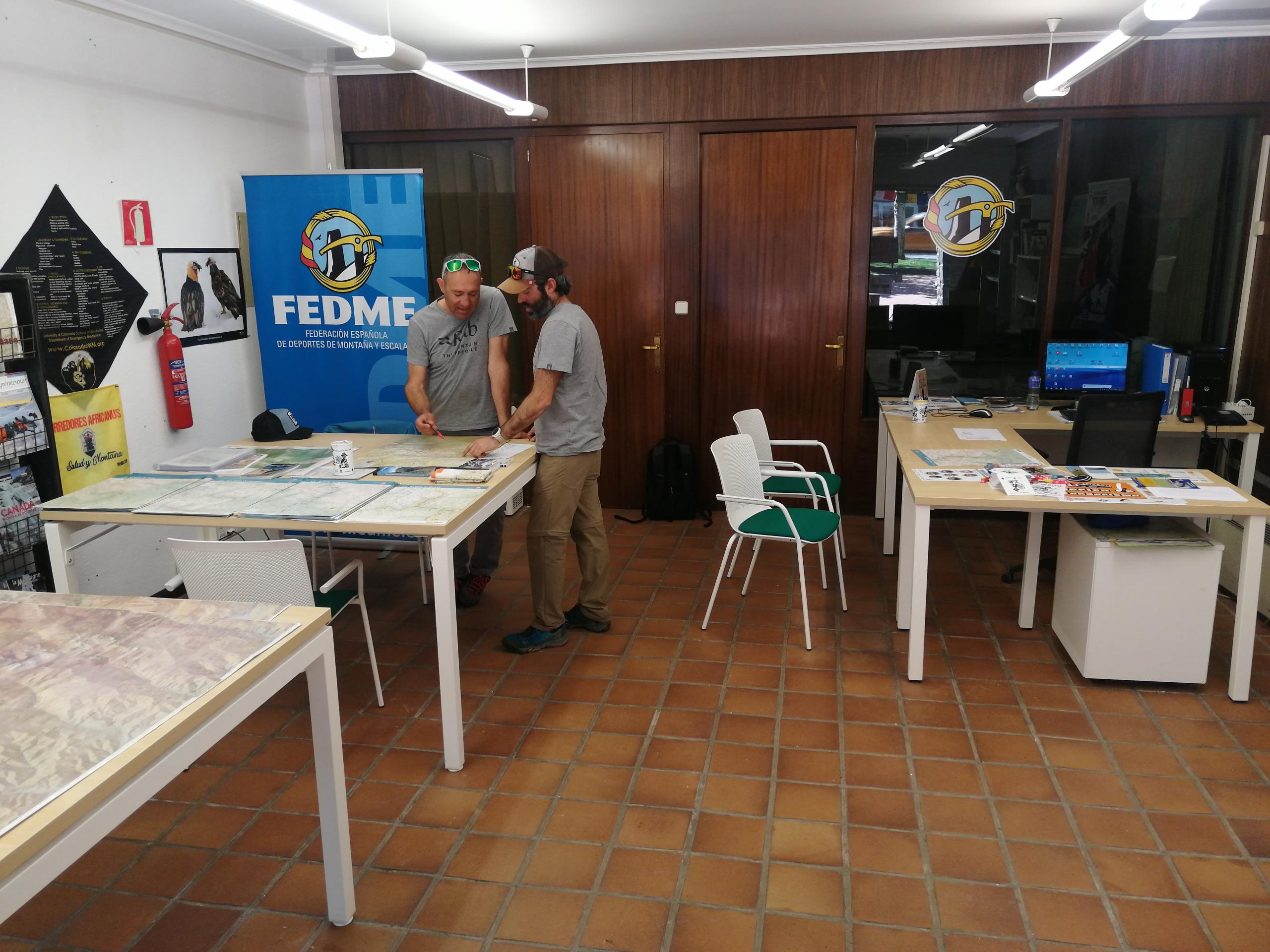 David y Alex, técnicos de la Oficina de la Montaña en Jaca