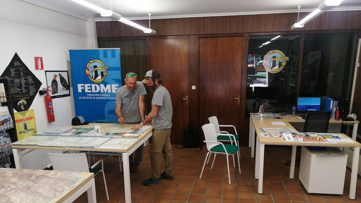 Iñigo Ayllón, director de la Oficina de la Montaña de Jaca