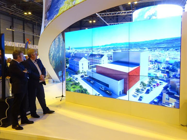 Presentación del teatro-auditorio municipal en Fitur.