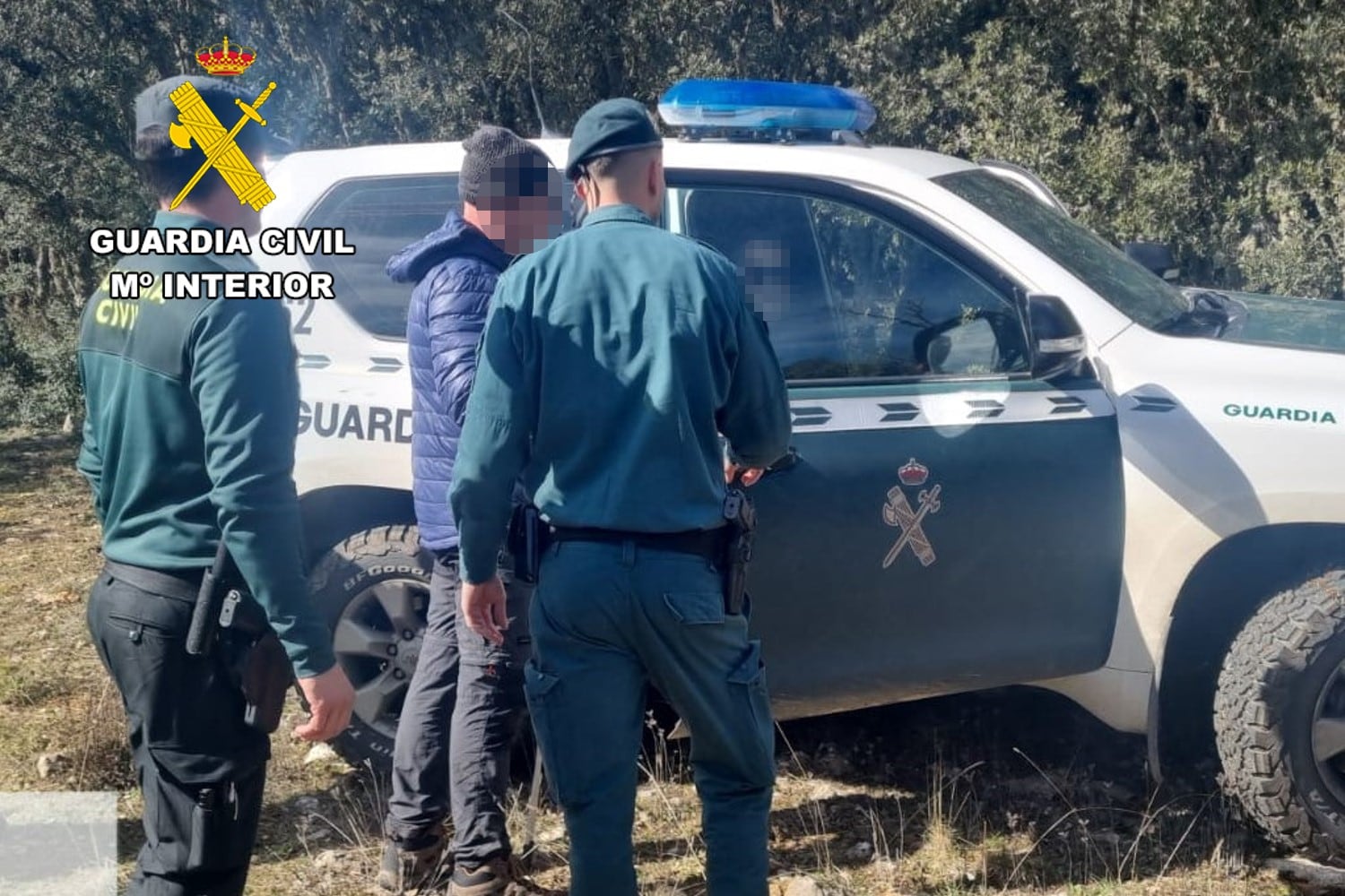 Componentes del Cuerpo accedieron hasta el paraje donde se encontraban y les facilitaron el traslado hasta las ambulancias