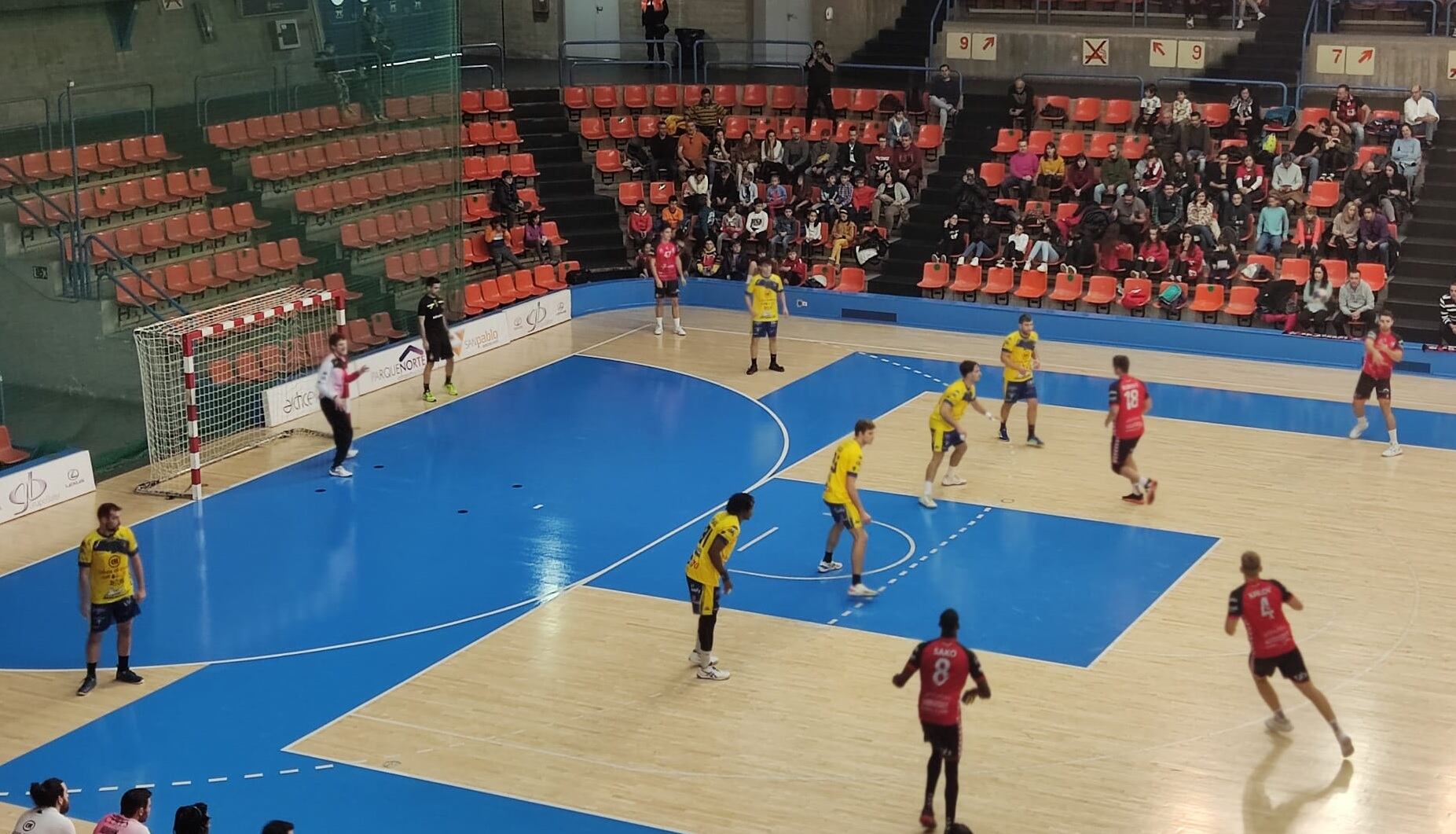 imagen del duelo del Tubos Aranda en El Plantío en el derbi ante San Pablo