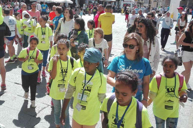 Llegada de los niños saharuis al Ayuntamiento de Zamora