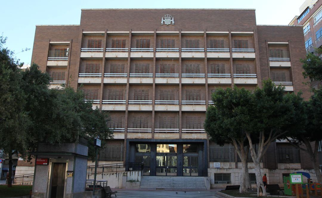 Edificio de los antiguos juzgados de la plaza Borrull