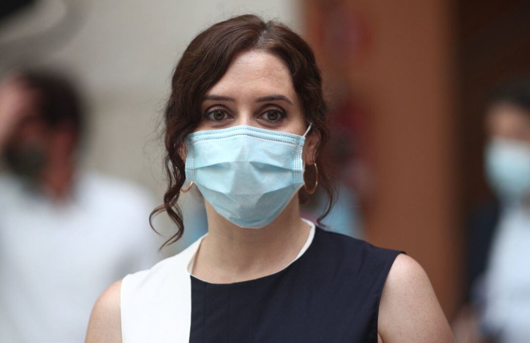 La presidenta de la Comunidad de Madrid, Isabel Díaz Ayuso, con mascarilla durante un acto.