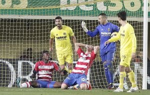 Piti se lamenta en el área del Villarreal.