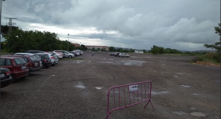 La zona de aparcamiento situada junto a la antigua Hípica Militar también se vio afectada por la lluvia