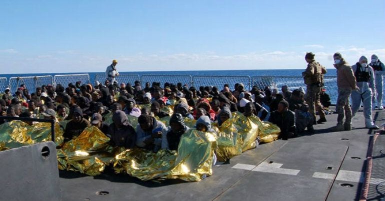 Inmigrantes rescatados por la marina italiana a orillas del Mediterráneo. (Imagen de archivo)