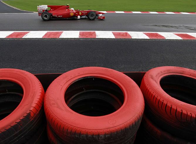 Fernando Alonso durante la segunda sesión de entrenamientos libres del GP de Bélgica / REUTERS