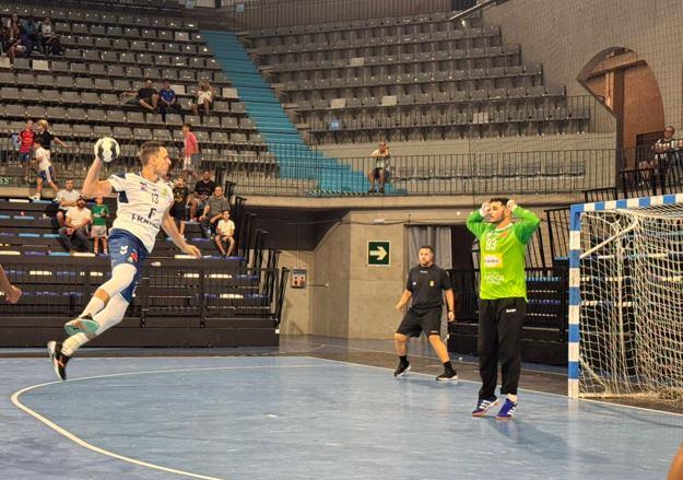 Ben Tekaya durante un partido con el Bada Huesca