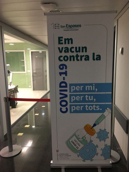 Entrada sala de vacunación de Son Espases.