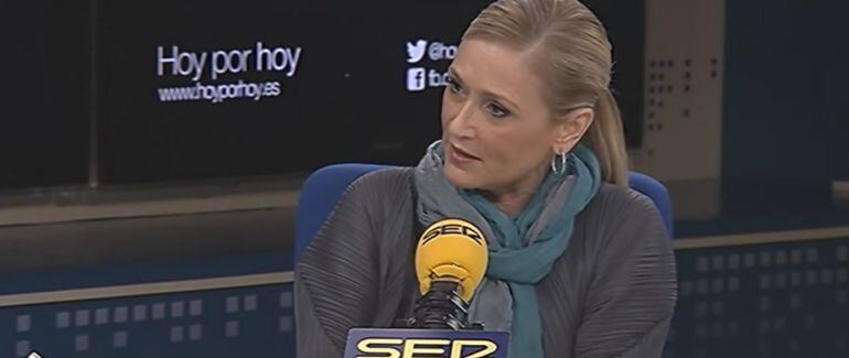 Cristina Cifuentes durante una entrevista en la Cadena SER