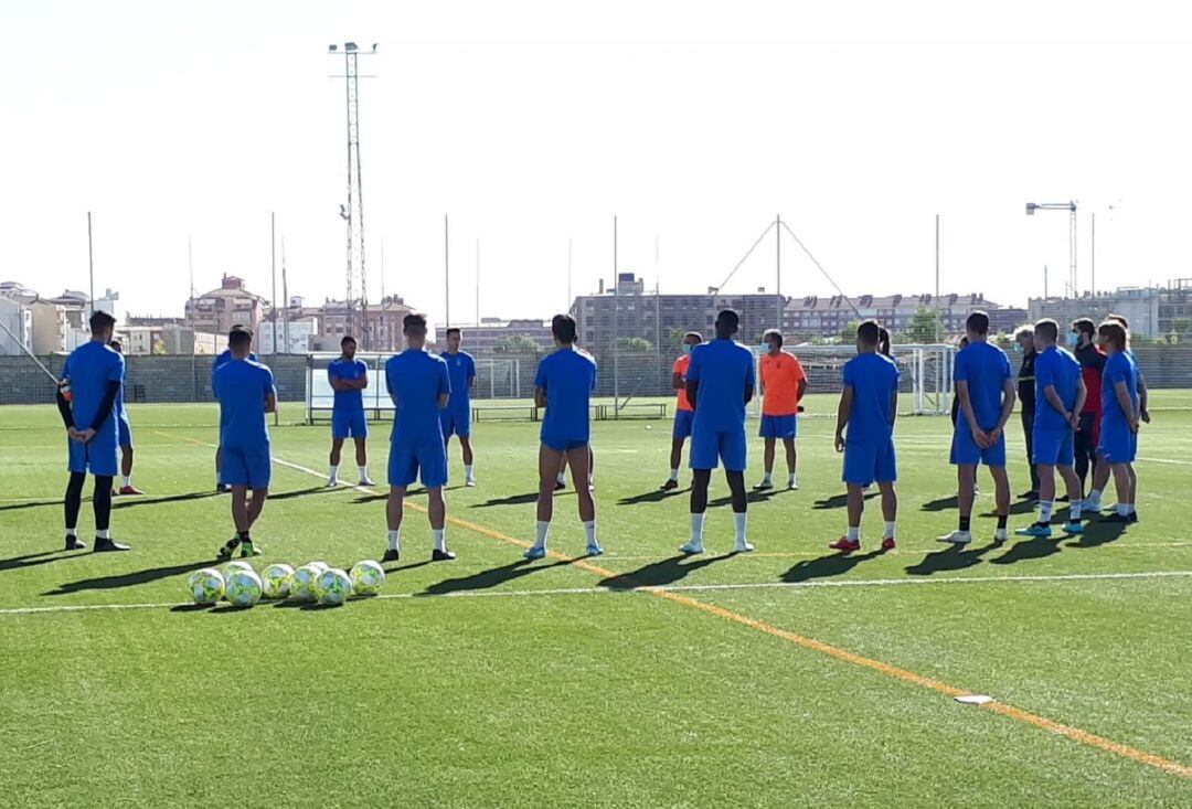 Parte de la plantilla de la Arandina volverá a ejercitarse en el terreno de juego.