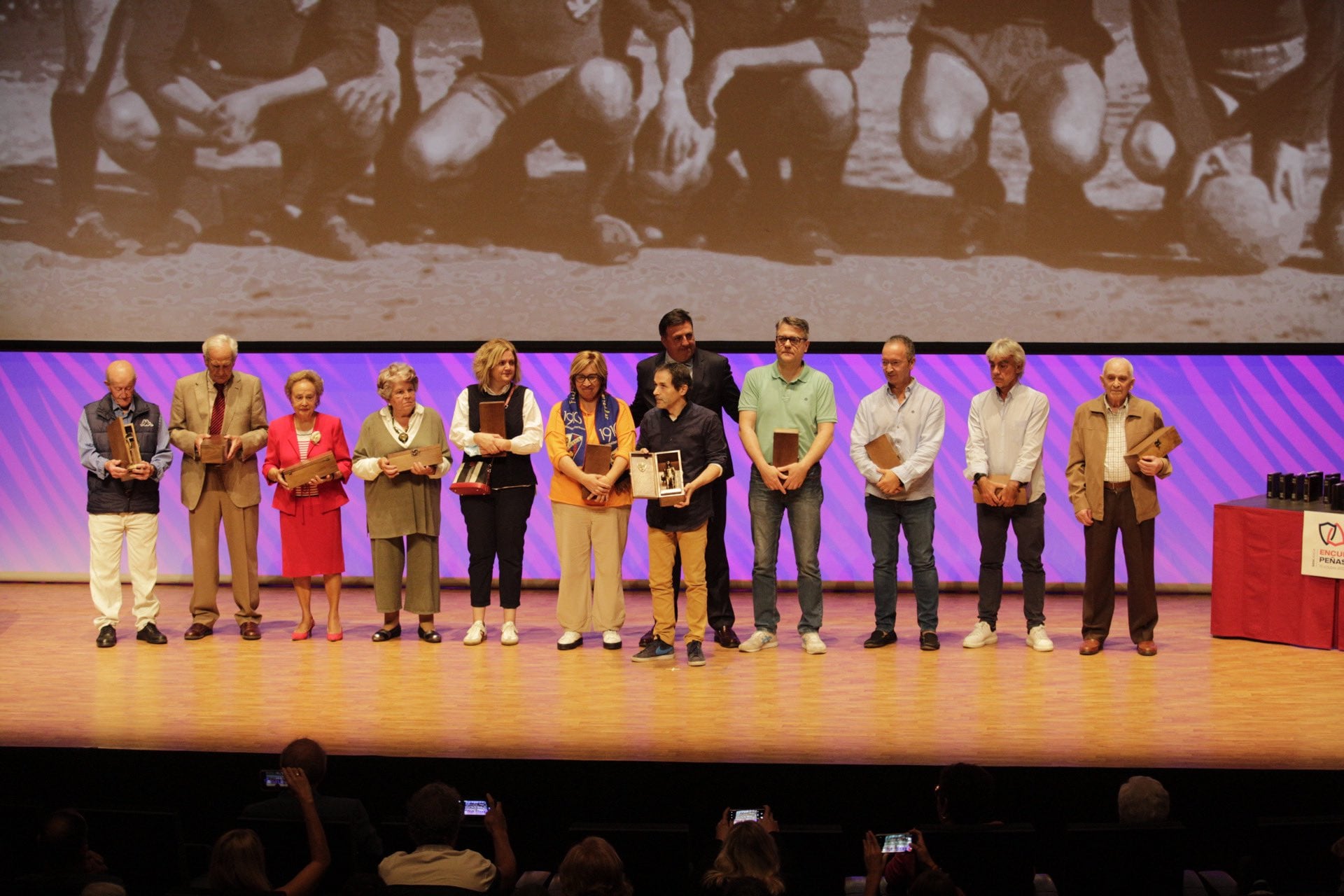 Reconocimiento a los primeros jugadores de la historia de la SD Huesca