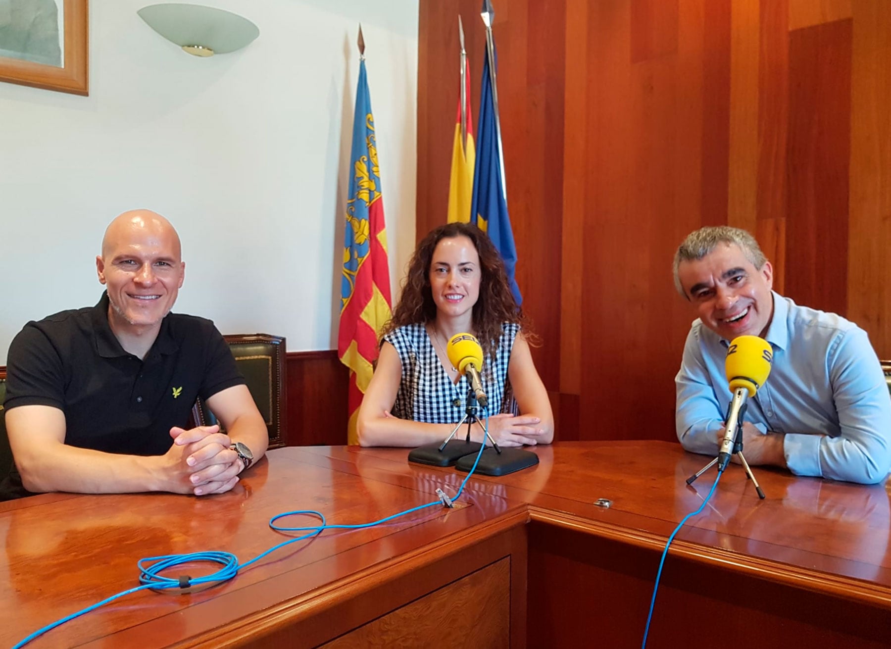 Octavio Cerdá, Mireia Estepa y Paco Agulló, en el salón de Plenos del Ayuntamiento de Cocentaina