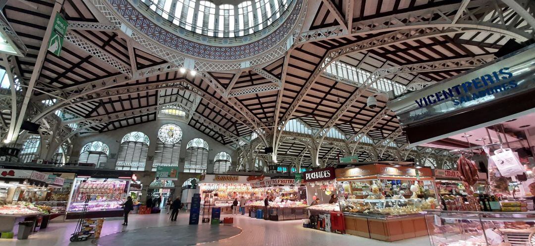 Imagen del Mercado Central de València el primer día de apertura tras las medidas establecidas por el coronavirus
