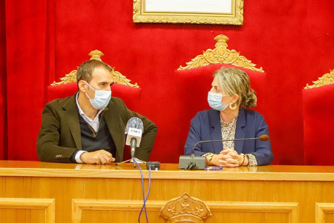 Enrique Cabaleiro, alcalde de Tui, y Luisa Piñeiro, delegada territorial de la Xunta en Pontevedra.