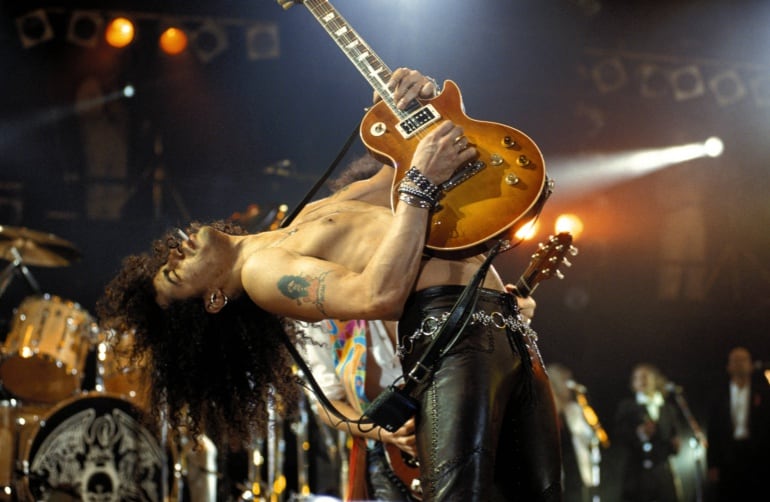 Slash (Guns and Roses) con su Gibson durante el concierto homenaje a Freddie Mercury en 1992