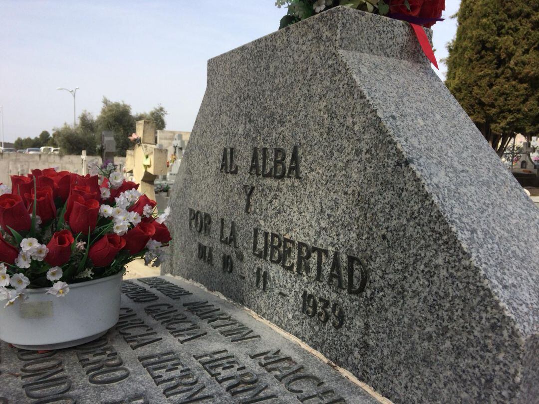 Imagen de una de las sepulturas del patio 31