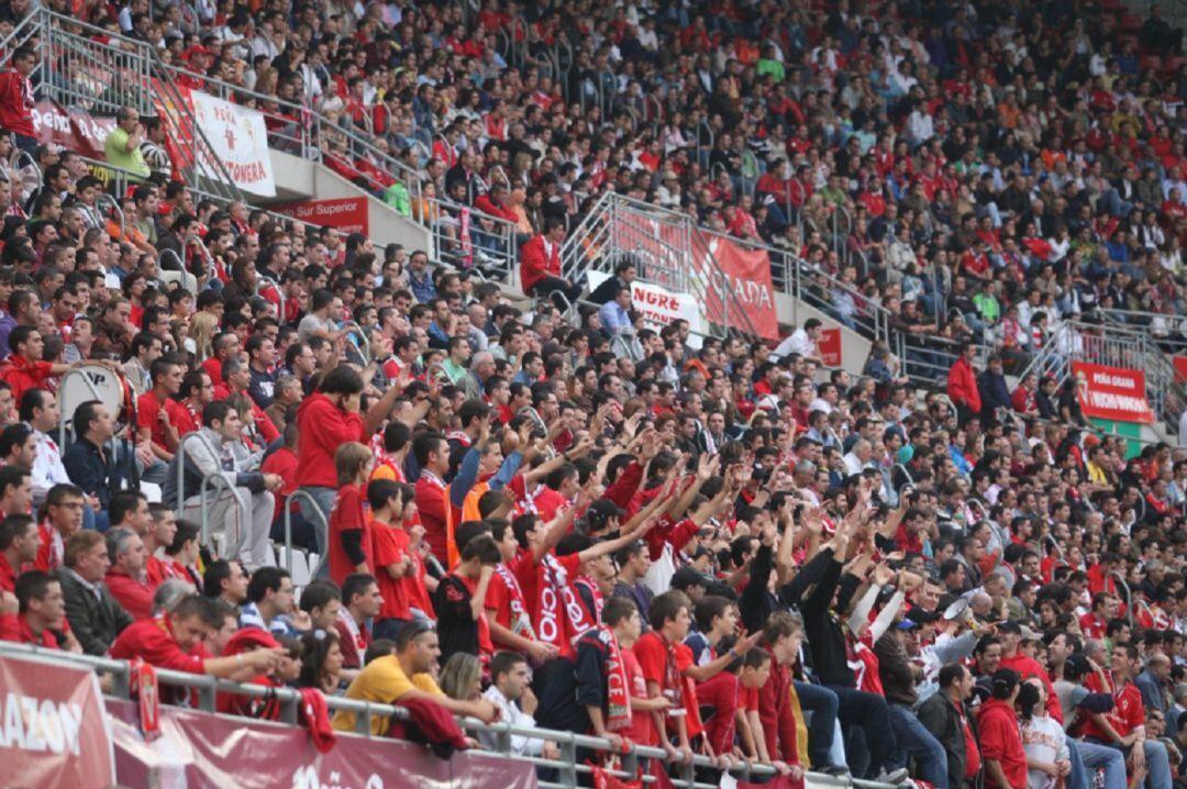 Gradas del Estadio Enrique Roca de Murcia