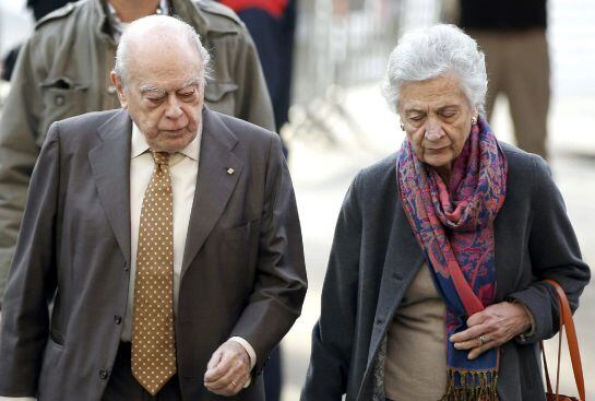 Jordi Pujol, junto a su esposa y tres de sus hijos, ante la juez de Barcelona