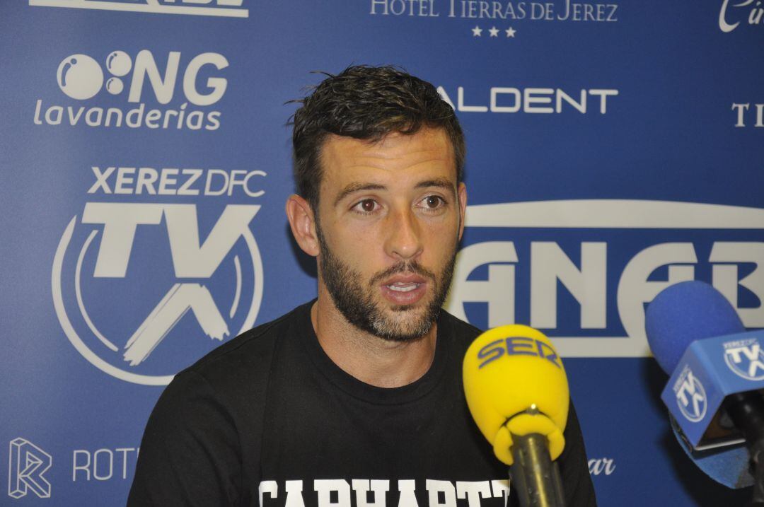 Adrián Gallardo durante una rueda de prensa en Chapín