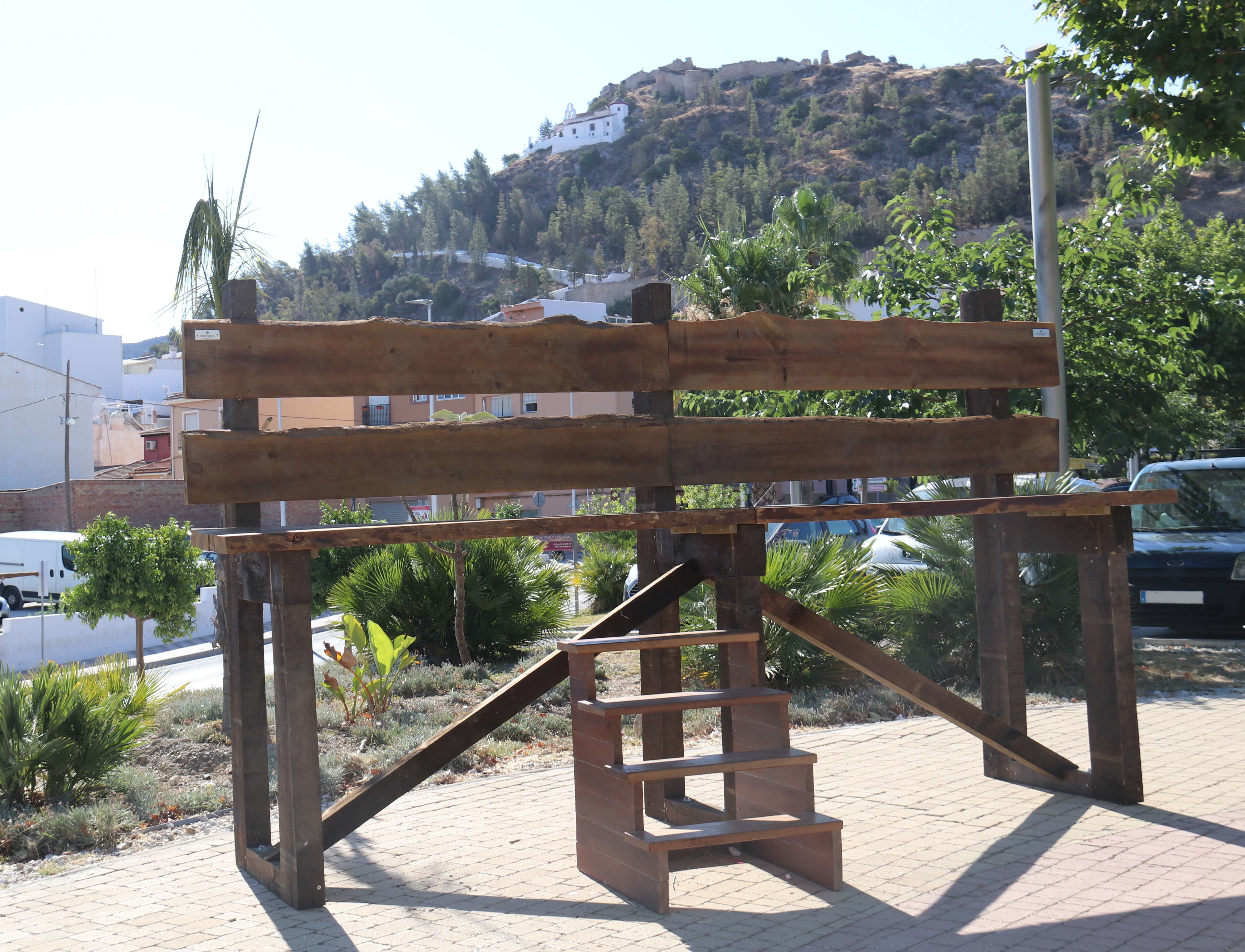 El banco tiene vistas a la ermita de Cártama