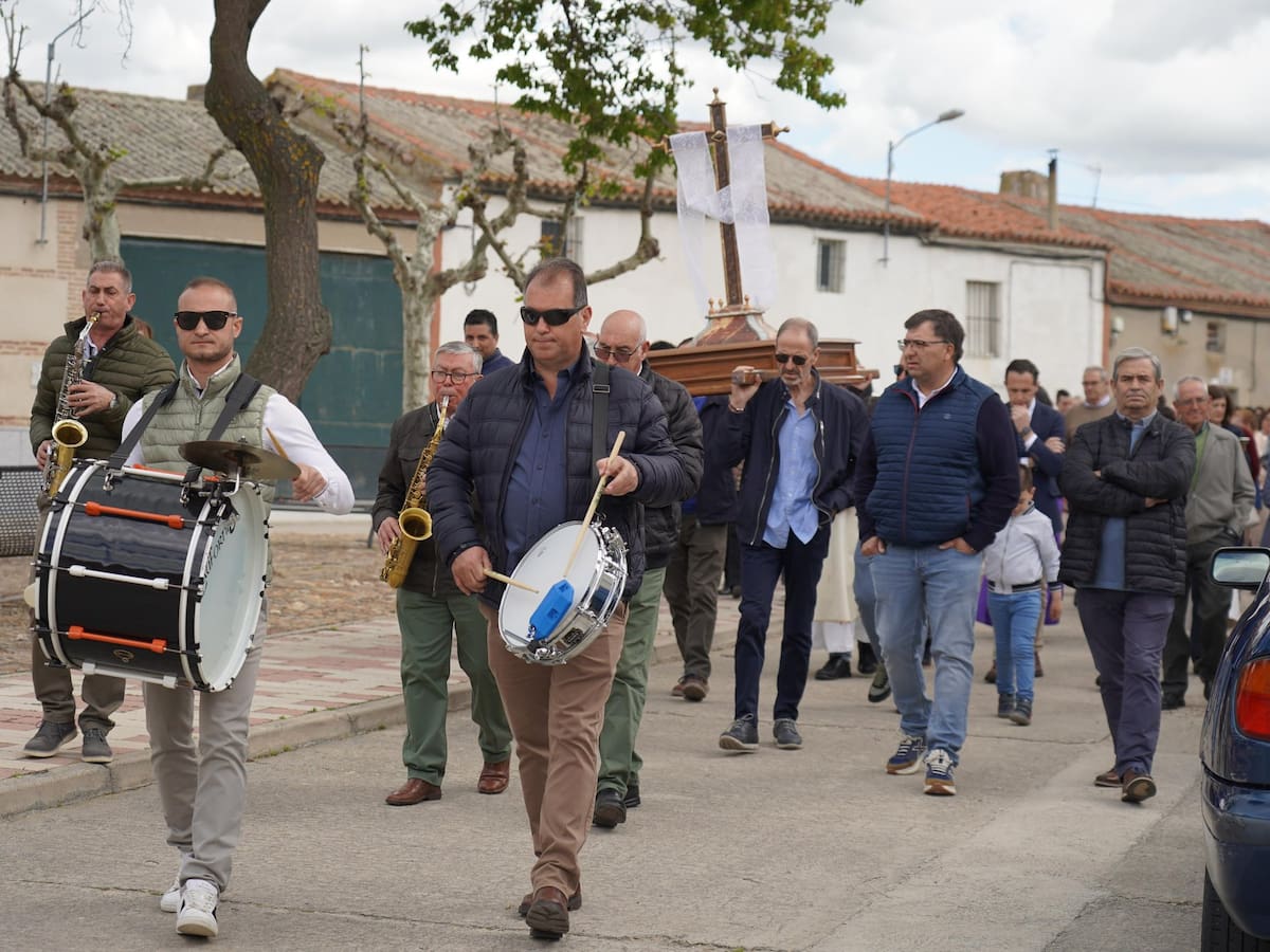 La Cruz de Mayo llama a las puertas de Salvador de Zapardiel con música, tradición y gastronomía