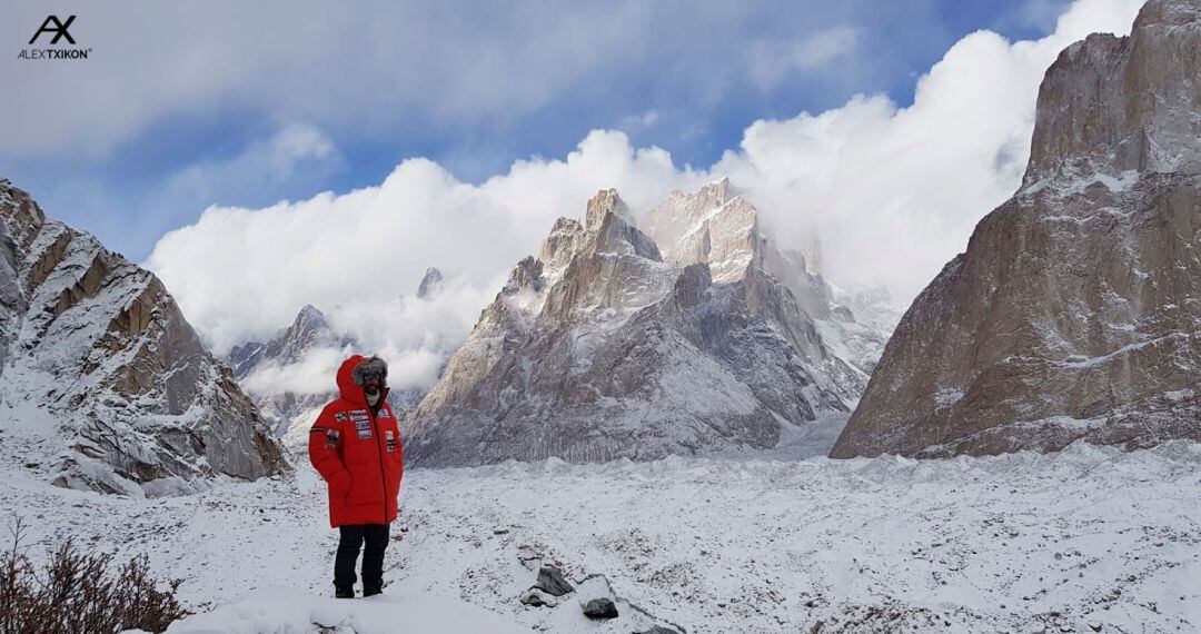 Alex Txikon, en el campo base del K2