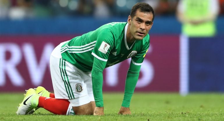 Márquez, de rodillas durante un partido en la Copa Cofederaciones