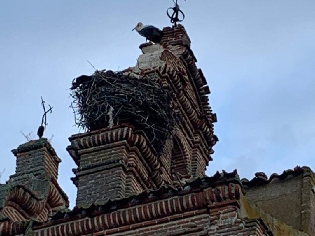 La torre de la iglesia de Castrejón de Trabancos se vió afectada por las últimas tormentas