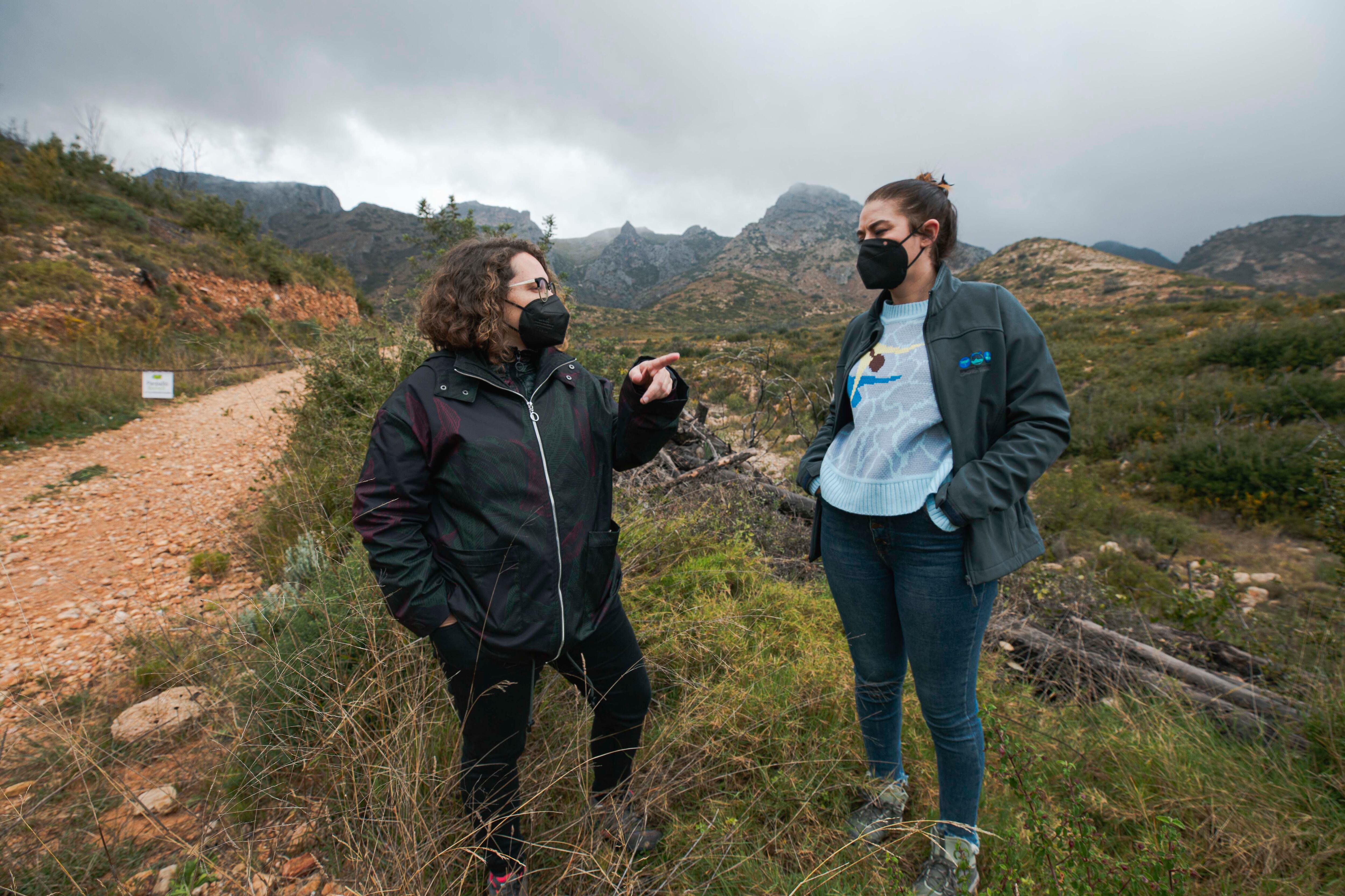 Visita a Marxuquera de la Consellera de Transició Ecològica, Mireia Mollà, acompañada por Alícia Izquierdo