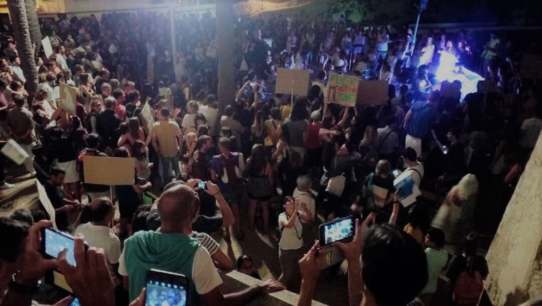 Imagen del final de la manifestación de Maó