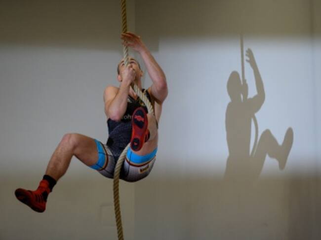 Prueba deportiva de escalar la cuerda