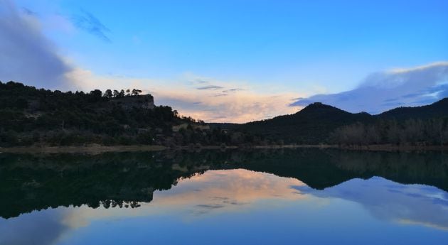 Al otro lado del embalse se puede acceder desde la fuente de las Tablas.