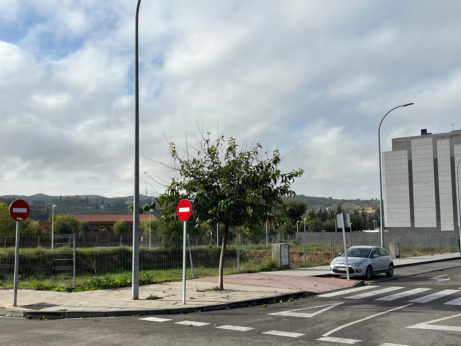 Al fondo, la parcela en donde podría ubicarse el centro cívico de Santa Teresa de Toledo