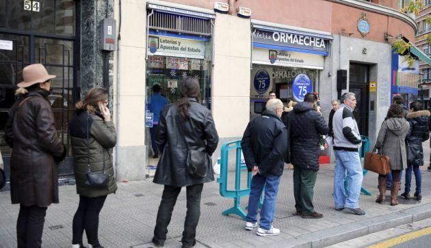 Cola para comprar Lotería en Bilbao