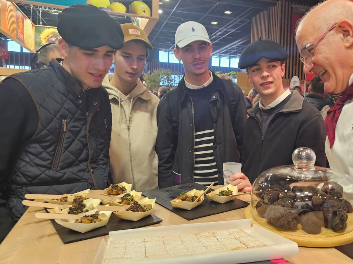 La Diputación de Huesca consolida su espacio en el SIA de París: trufa y dulce altoaragonés para abrir nuevos mercados