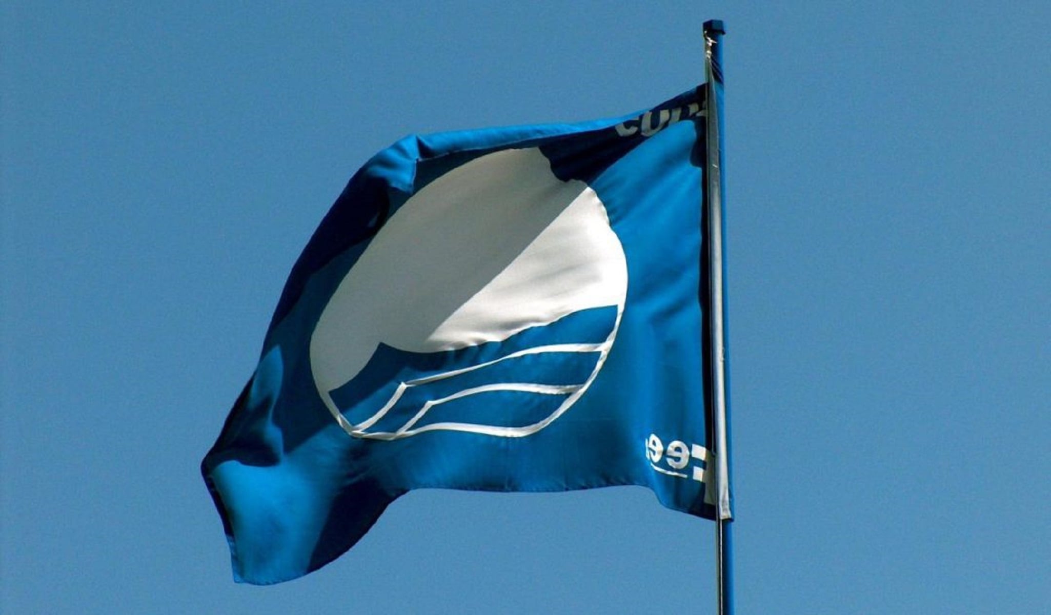 Bandera azul en las playas de la costa Tropical de Granada